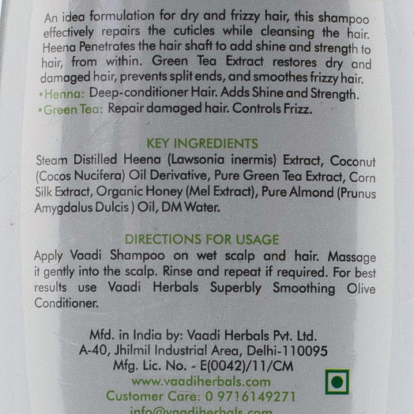 Великолепно разглаживающий шампунь Хна с зеленым чаем,  Superbly Smoothing Heena Shampoo with Green Tea, Vaadi herbals 350мл