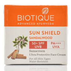 Солнцезащитный крем Био Сандал SPF 50 Biotique, 50 г – надежная защита, питание и комфорт кожи ежедневно.